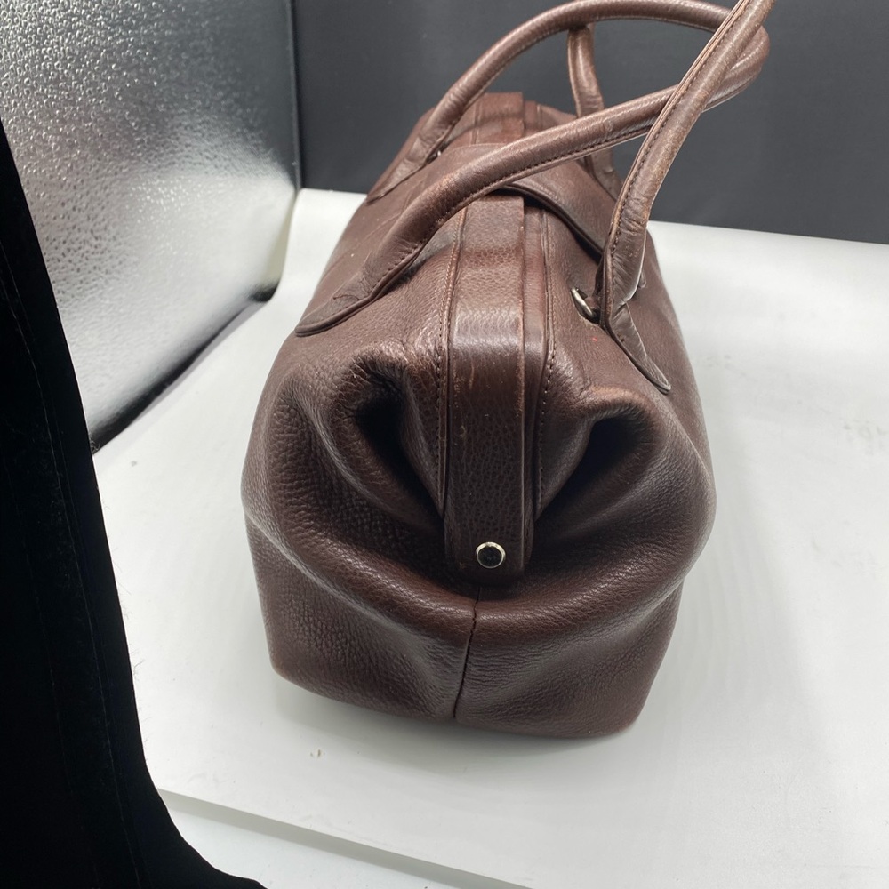 689Stone Mountain choc brown leather dr bag
Preowned great condition beautiful - Picture 4 of 7